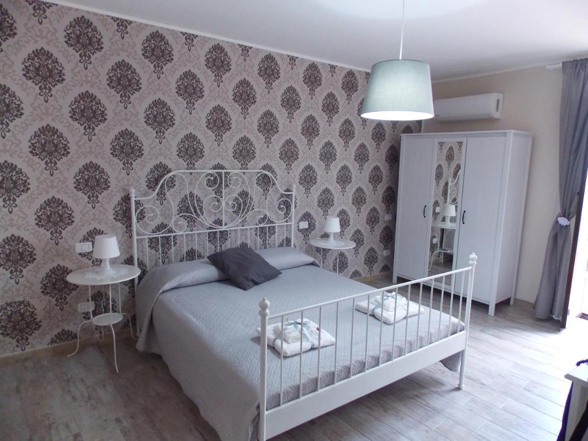 Il Vicoletto Bed & Breakfast Frascineto ภายนอก รูปภาพ